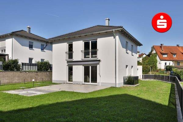 Hausansicht mit Terrasse