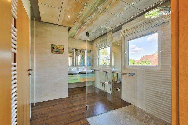 Blick vom SZ ins Bad