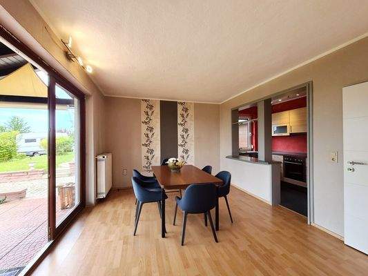 Wohnbereich mit Küche EG (Digitales Einrichtungsbeispiel)