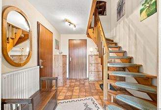 Diele und Treppe in das Obergeschoss