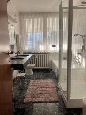 hochwertiges Badezimmer, WC