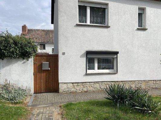 Hauptzugang von der -Lindenstraße-