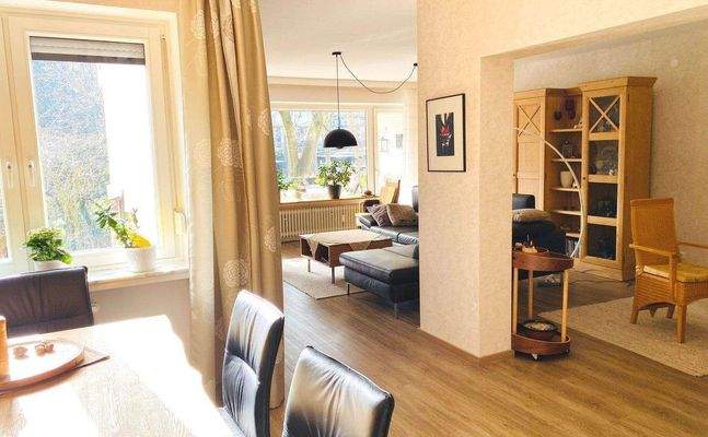 Großzügiges Wohnen mit Loggia