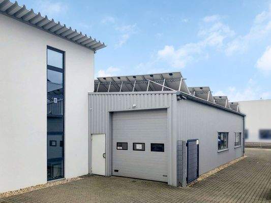 Lager mit Photovoltaik 