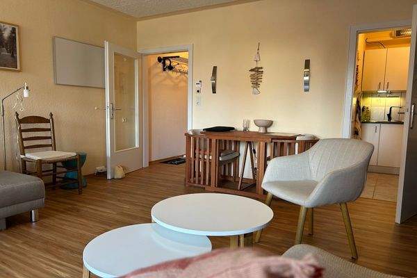 Wohnzimmer mit Küche