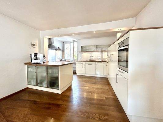 2. Obergeschoss: Moderne Küche