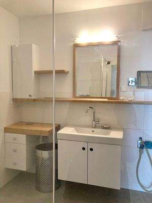 Bad, incl. mass-gefertigte Möb