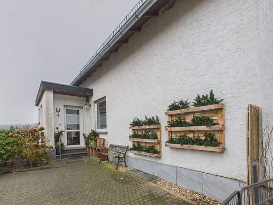 CAM01223G0-PR0176-STILL083