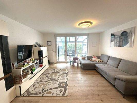 Wohnbereich mit Augang auf Terrasse