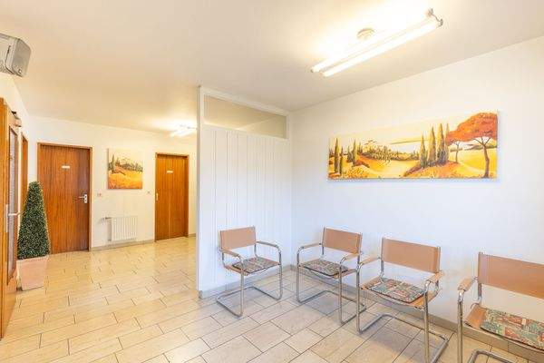Wartezimmer (EG).jpg
