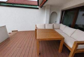 Terrasse mit Zugang zum Garten Bild 1