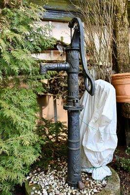 Brunnen im hinteren Garten