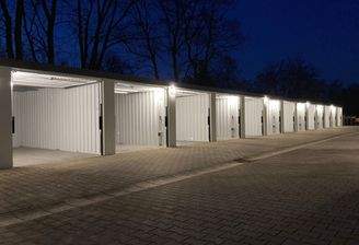 Beispiel Garagenreihe mit Beleuchtung