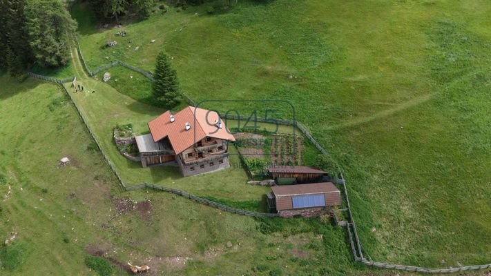 Geschlossener Hof mit Panoramablick in Jenesien - Südtirol