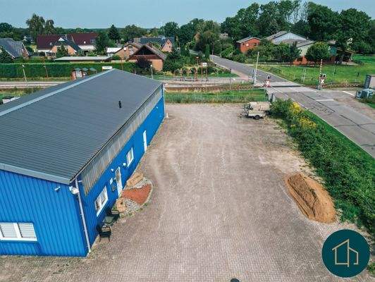 Stellplätze vor der Halle