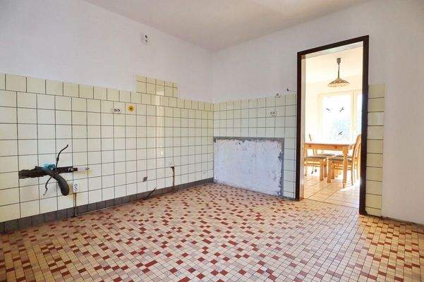 Küche mit Blick ins Esszimmer