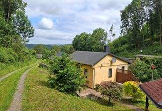 Außenansicht mit Blick Stausee.jpg