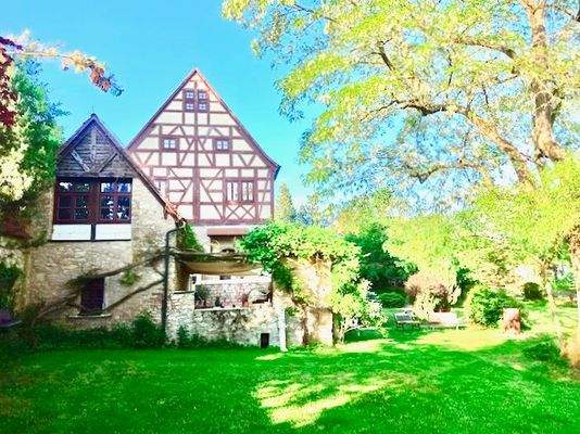 Schloss Fachwerkgiebel neu 2024 2.jpeg