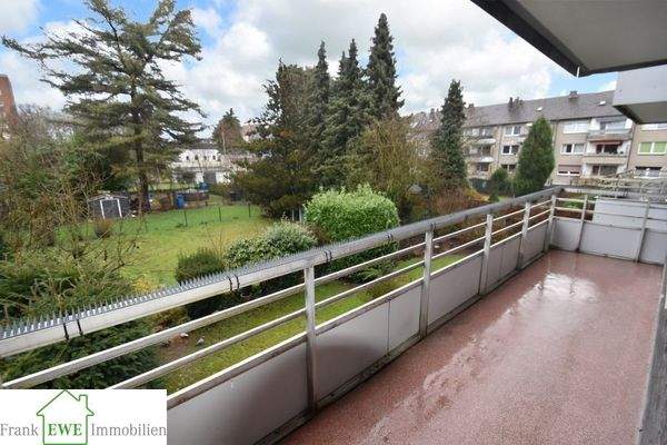 Balkon 1, 4-Zimmer-Wohnung mit 2 Balkonen zum Kauf in Düsseldorf Hassels, Frank Ewe Immobilienmakler