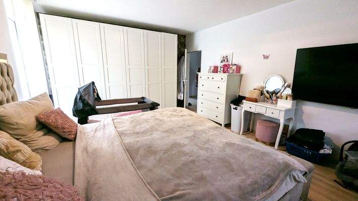 OG großes Schlafzimmer