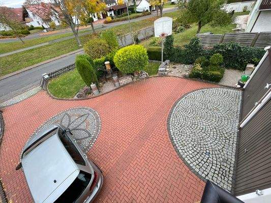 Blick auf Hauszufahrt