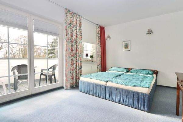 mit Zugang zum Balkon 