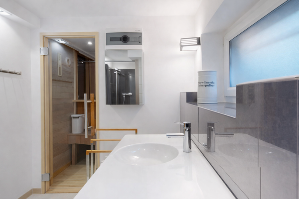 Duschbad mit Sauna im Kellergeschoss