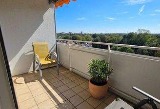 Balkon mit Alpenblick