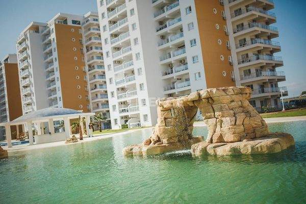 Flats Near the Sandy Beaches in Long Beach İskele
