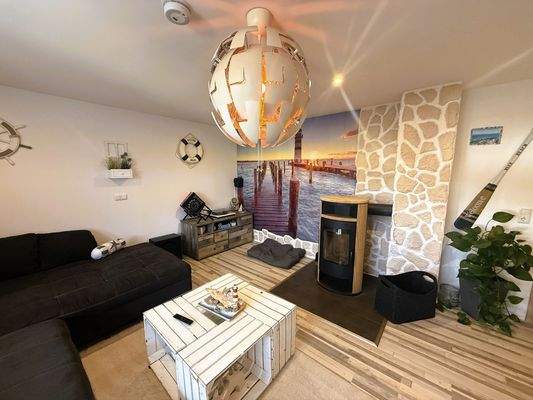 Wohnzimmer mit Kamin.jpg