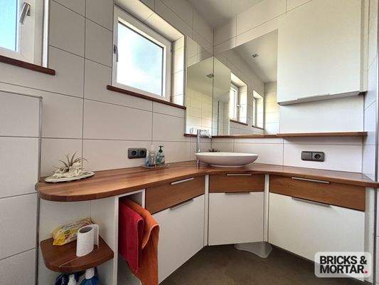 Badezimmer Erdgeschoss Bild 1