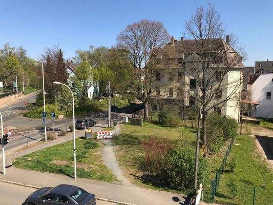 gepflegte Außenanlage