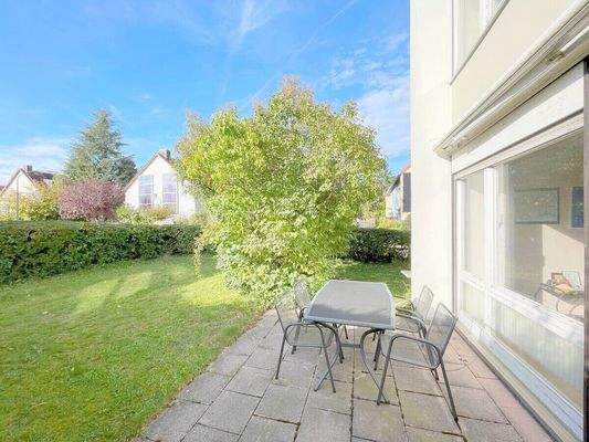 Schöne Terrasse zum Garten