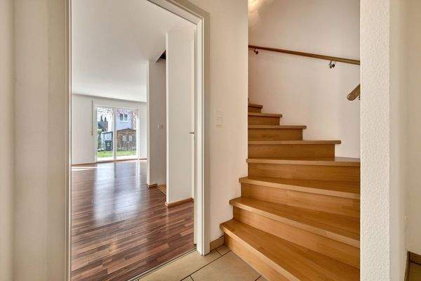 Ground floor: Guest toilet