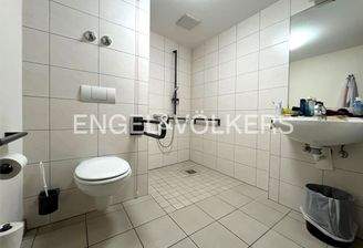 Barrierefreies Badezimmer mit Dusche
