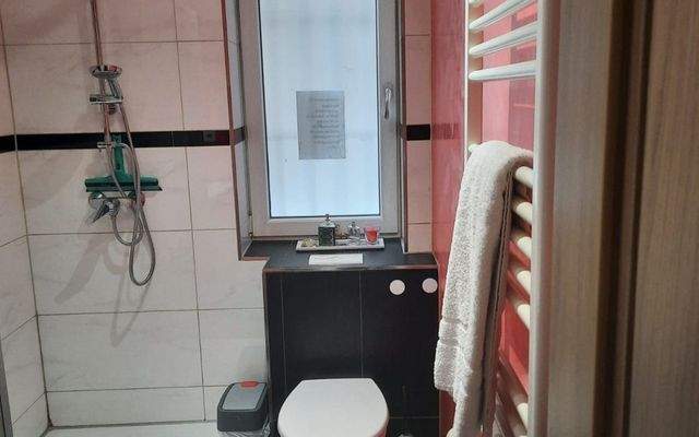 Bad WG Zimmer in Stuttgart West möbliert mieten Wohnen auf Zeit.jpg