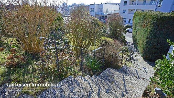 RAIBA IMMO - Wohnen am Sonnenhang 1 - Treppe außen