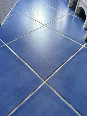 Fliesenboden im Badezimmer