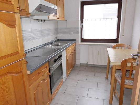 Küche mit Einbauküche im EG