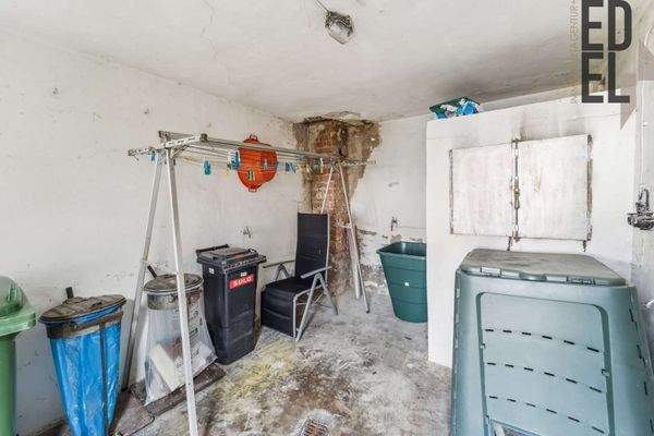 Nebengebäude mit Räucherofen