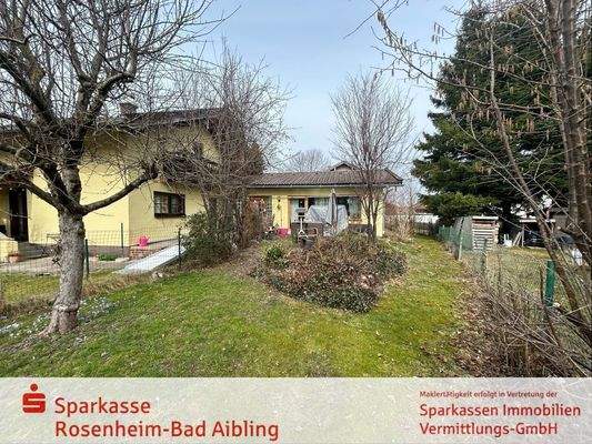 Blick auf Bungalow und EFH