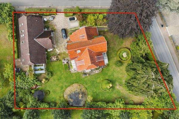 Luftbild Grundstück & Gebäude