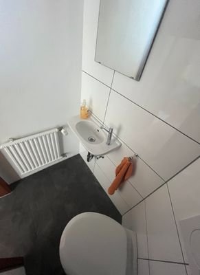EG: Modernes Gäste-WC