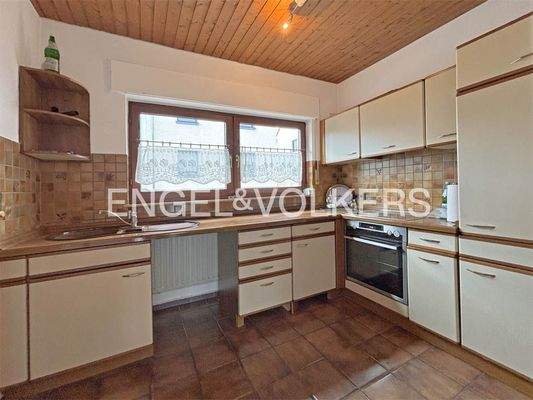 EG: Küche mit Einbauküche