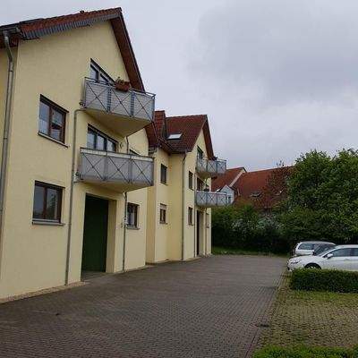 CB 10 Außenansicht Hauseingang