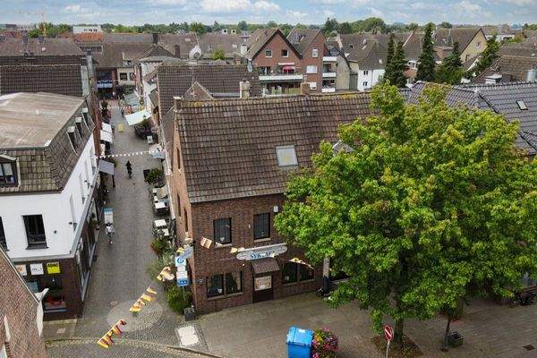 Luftaufnahme des Komplexes inkl. Umgebung