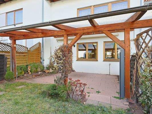 Schöne, überdachte Terrasse