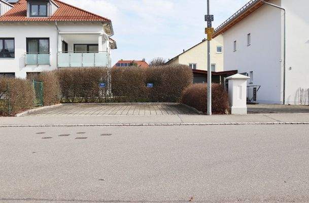 Aussenstellplatz rechts