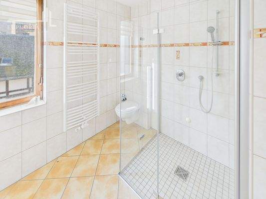 Vorderhaus_2.OG_Bad1