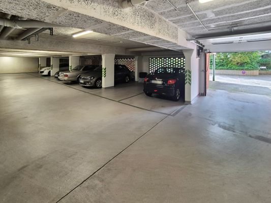 12. Tiefgaragenstellplatz.jpg
